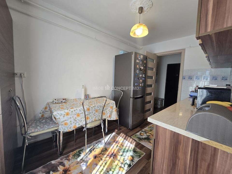 VANZARE APARTAMENT 2 CAMERE in zona Mihai Bravu