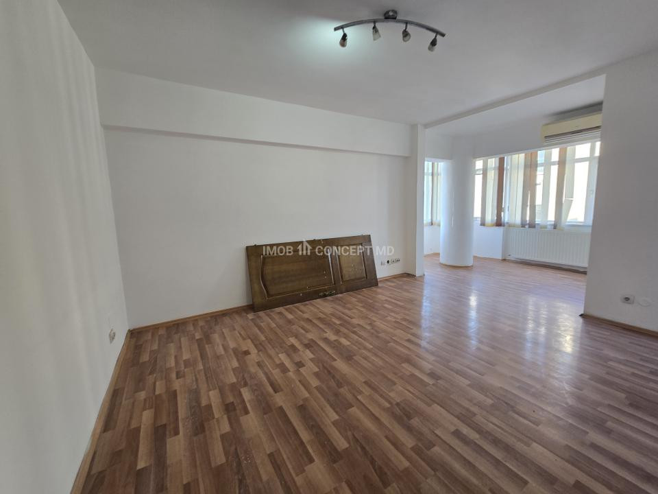 VANZARE apartament 3 camere, 2 bai in zona Pta M Viteazul