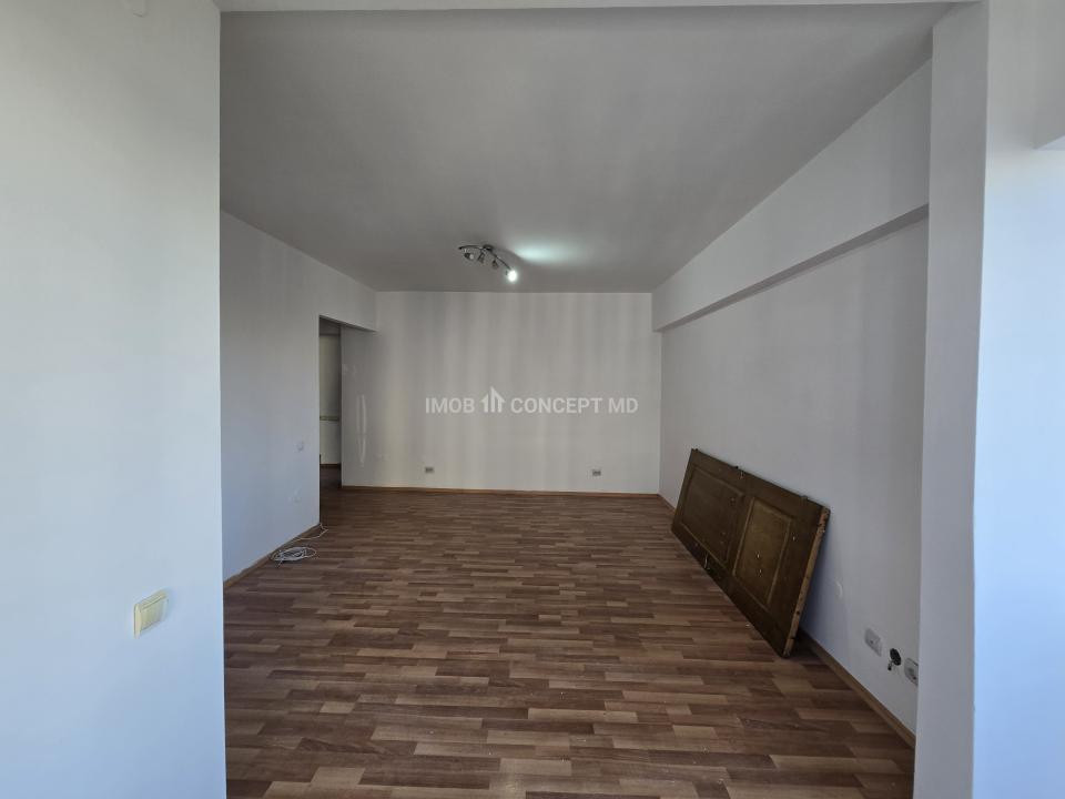 VANZARE apartament 3 camere, 2 bai in zona Pta M Viteazul