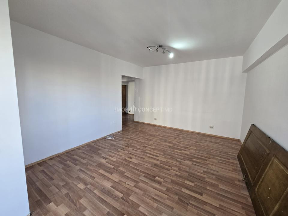 VANZARE apartament 3 camere, 2 bai in zona Pta M Viteazul