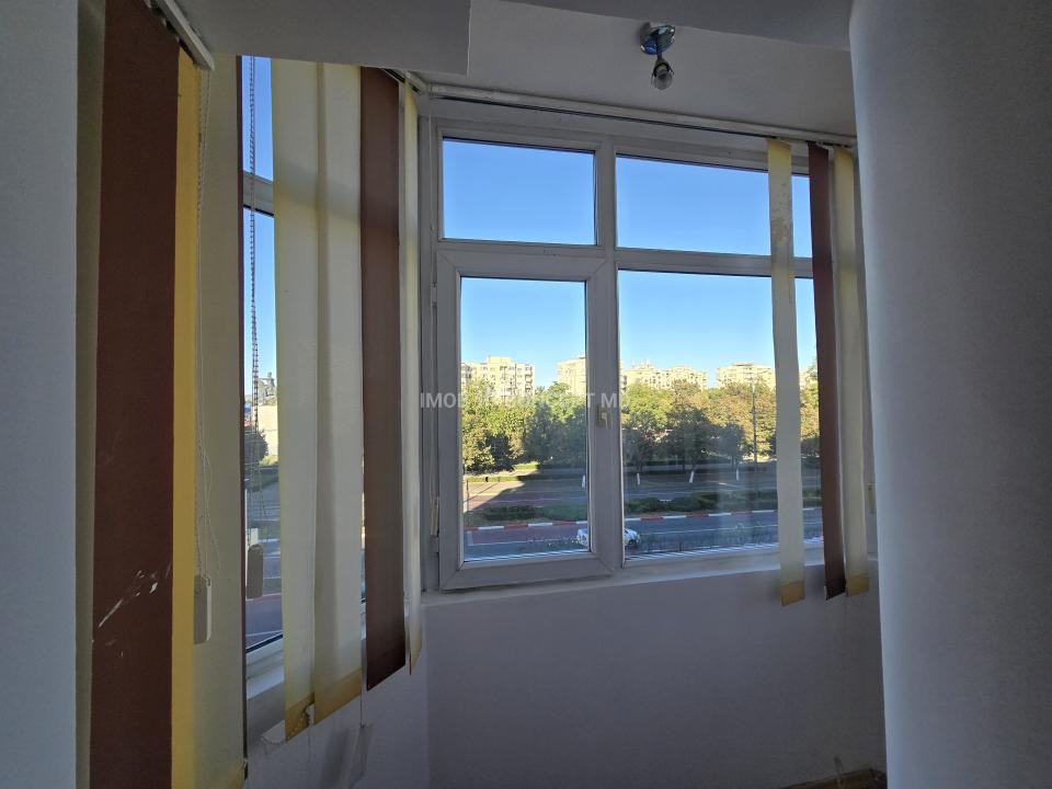 VANZARE apartament 3 camere, 2 bai in zona Pta M Viteazul