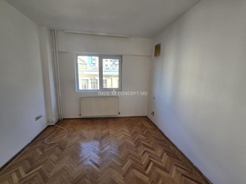 VANZARE apartament 3 camere, 2 bai in zona Pta M Viteazul