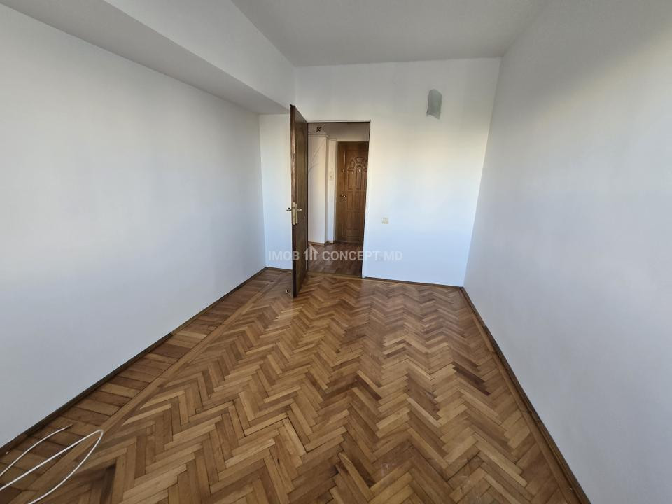 VANZARE apartament 3 camere, 2 bai in zona Pta M Viteazul