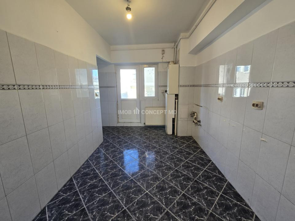 VANZARE apartament 3 camere, 2 bai in zona Pta M Viteazul