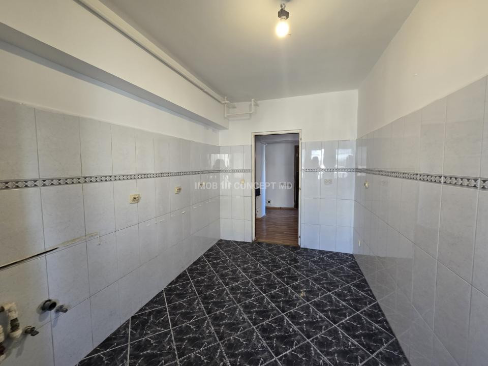 VANZARE apartament 3 camere, 2 bai in zona Pta M Viteazul