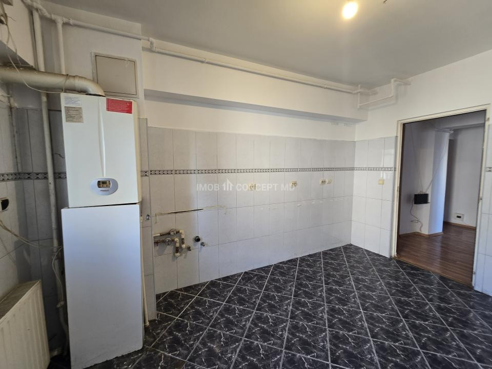 VANZARE apartament 3 camere, 2 bai in zona Pta M Viteazul