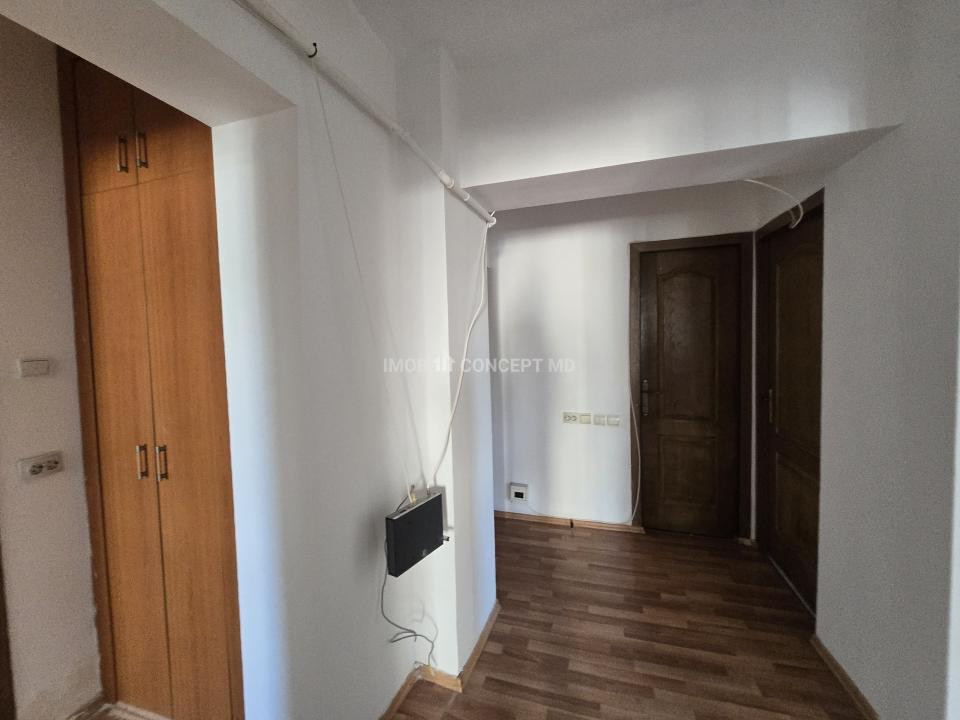 VANZARE apartament 3 camere, 2 bai in zona Pta M Viteazul