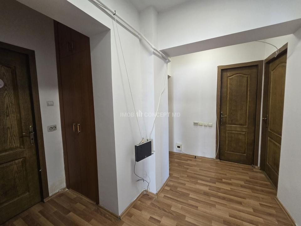 VANZARE apartament 3 camere, 2 bai in zona Pta M Viteazul