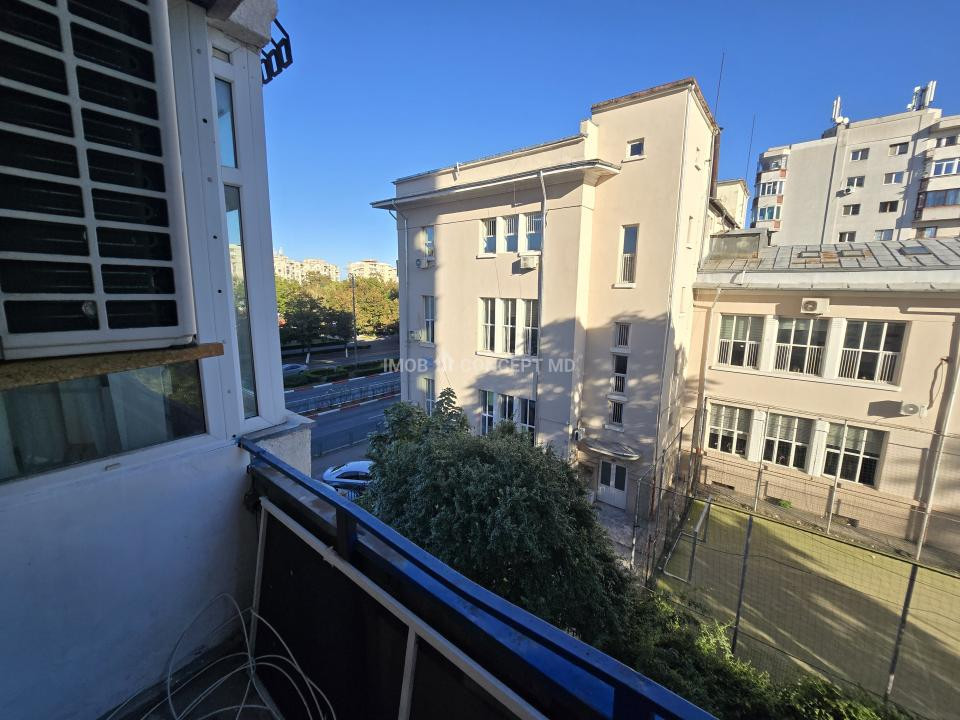 VANZARE apartament 3 camere, 2 bai in zona Pta M Viteazul