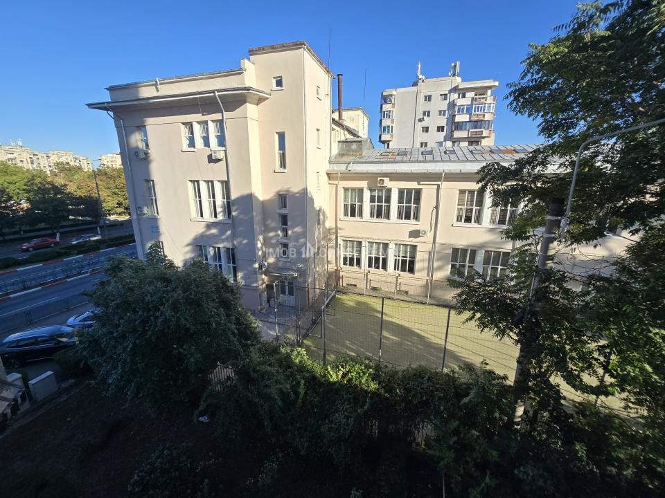 VANZARE apartament 3 camere, 2 bai in zona Pta M Viteazul
