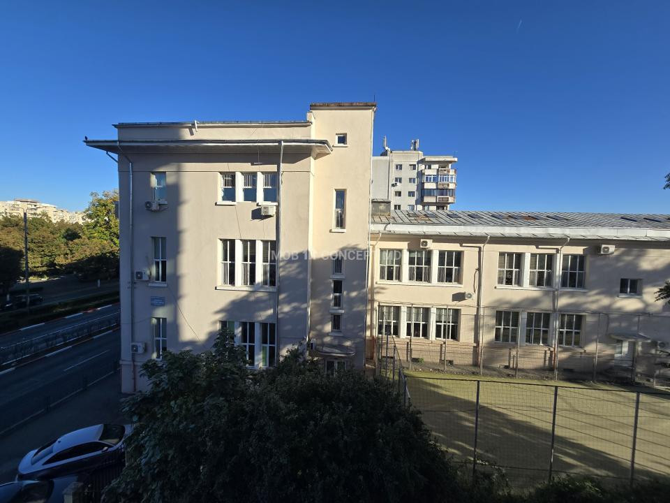 VANZARE apartament 3 camere, 2 bai in zona Pta M Viteazul
