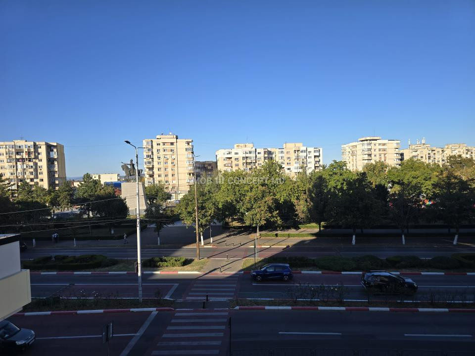 VANZARE apartament 3 camere, 2 bai in zona Pta M Viteazul