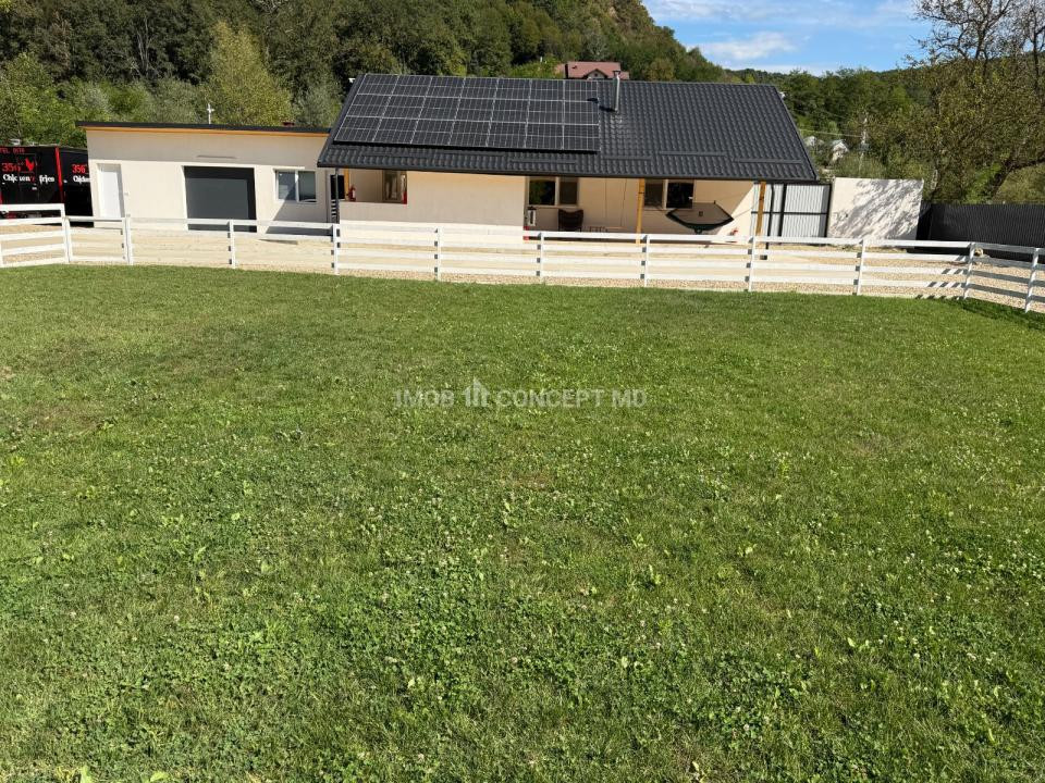 VANZARE Casa-vila cu teren generos si padure, Surani-Prahova