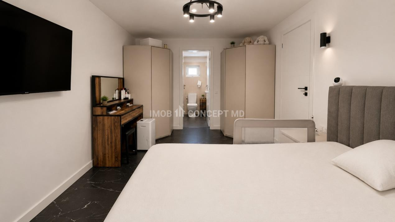 VANZARE Casa-vila cu teren generos si padure, Surani-Prahova