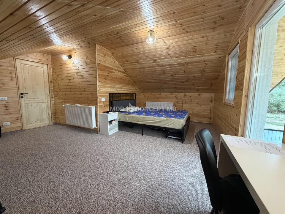VANZARE Casa-vila cu teren generos si padure, Surani-Prahova