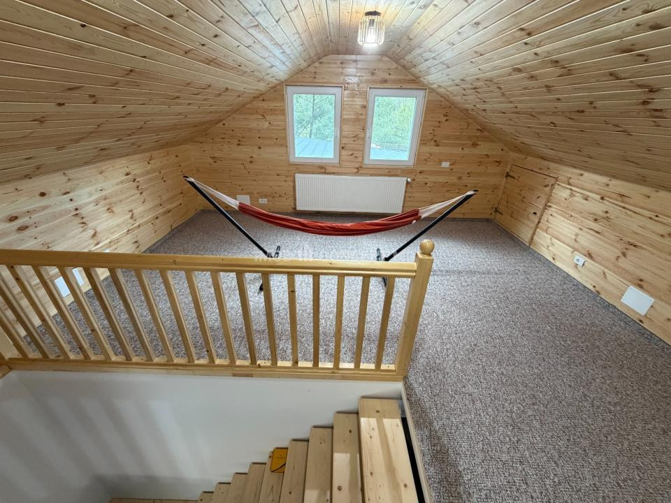VANZARE Casa-vila cu teren generos si padure, Surani-Prahova