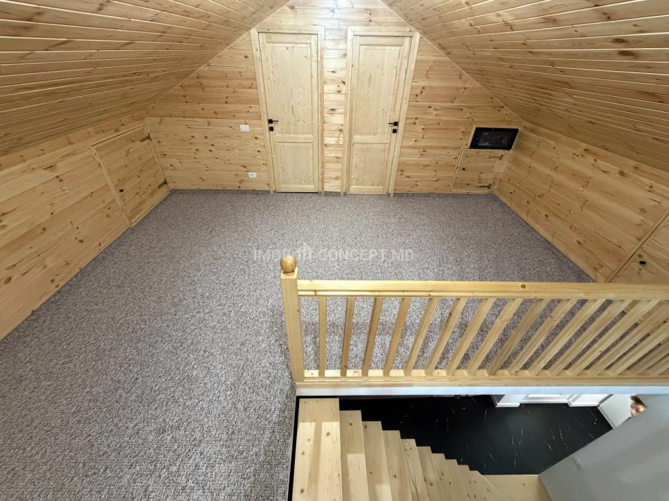 VANZARE Casa-vila cu teren generos si padure, Surani-Prahova