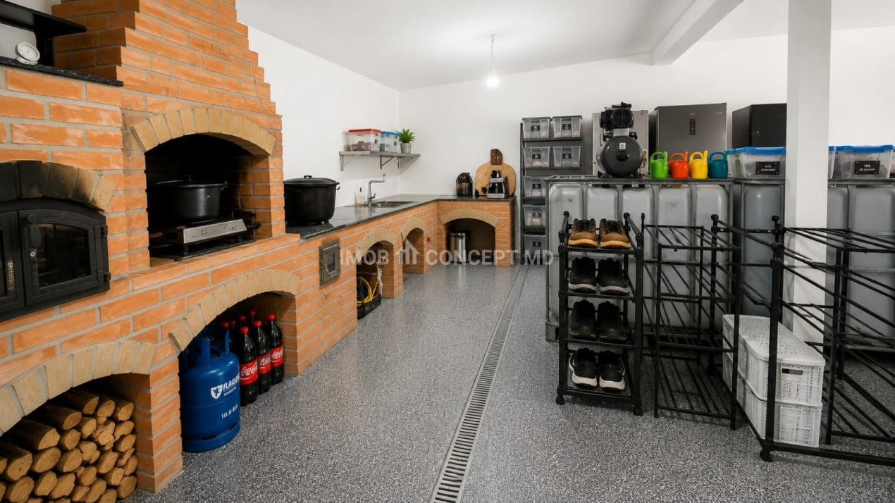 VANZARE Casa-vila cu teren generos si padure, Surani-Prahova