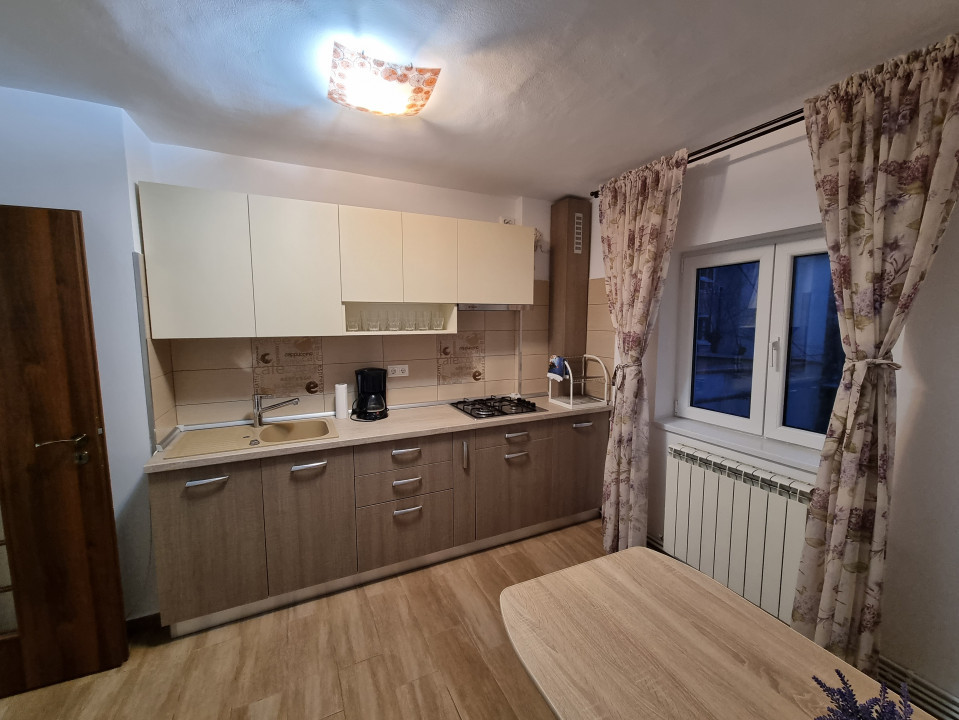 Apartament 3 camere de inchiriat in zona Ultracentrala