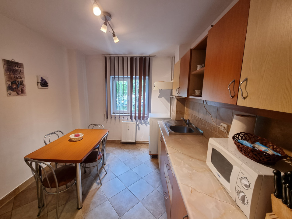 Inchiriere apartament 2 camere decomandat in zona Pta M Viteazul