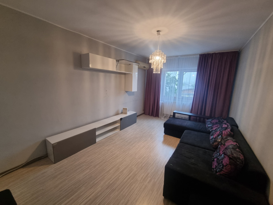 Vanzare apartament 3 camere- decomandat in zona Bariera Bucuresti