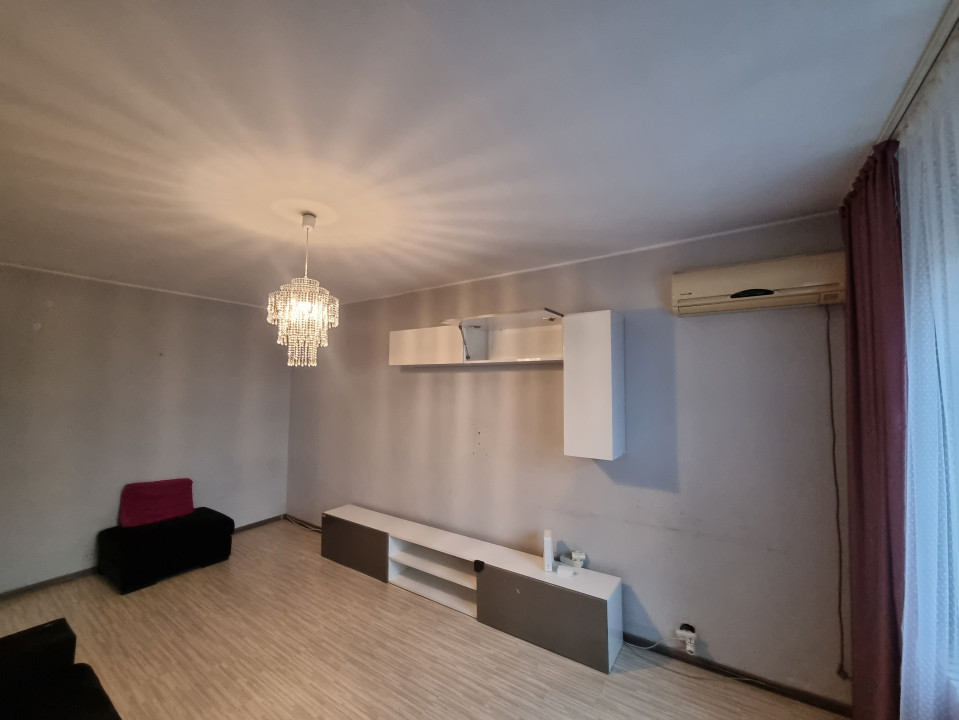 Vanzare apartament 3 camere- decomandat in zona Bariera Bucuresti