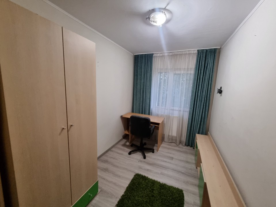 Vanzare apartament 3 camere- decomandat in zona Bariera Bucuresti