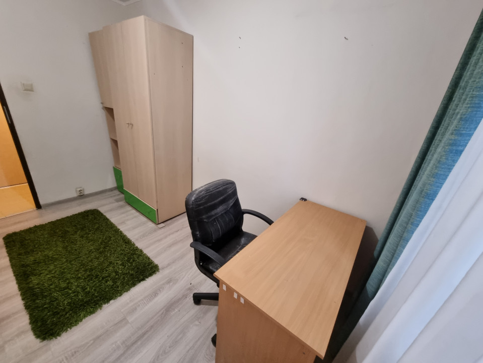 Vanzare apartament 3 camere- decomandat in zona Bariera Bucuresti