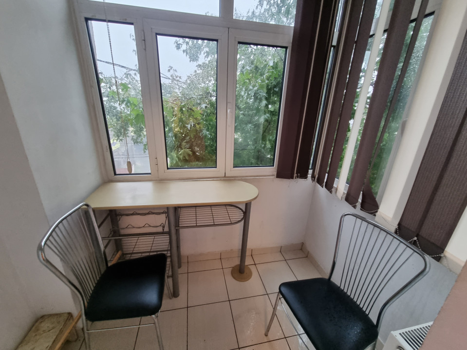 Vanzare apartament 3 camere- decomandat in zona Bariera Bucuresti
