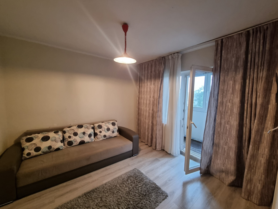 Vanzare apartament 3 camere- decomandat in zona Bariera Bucuresti