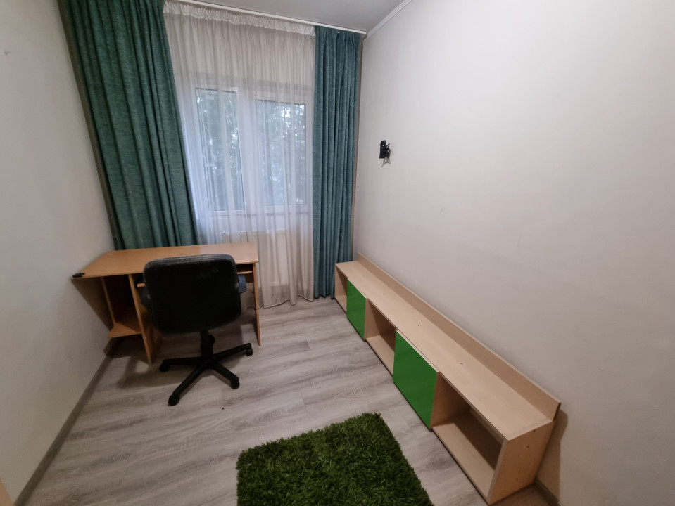 Vanzare apartament 3 camere- decomandat in zona Bariera Bucuresti