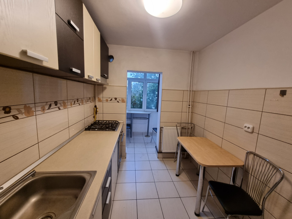 Vanzare apartament 3 camere- decomandat in zona Bariera Bucuresti