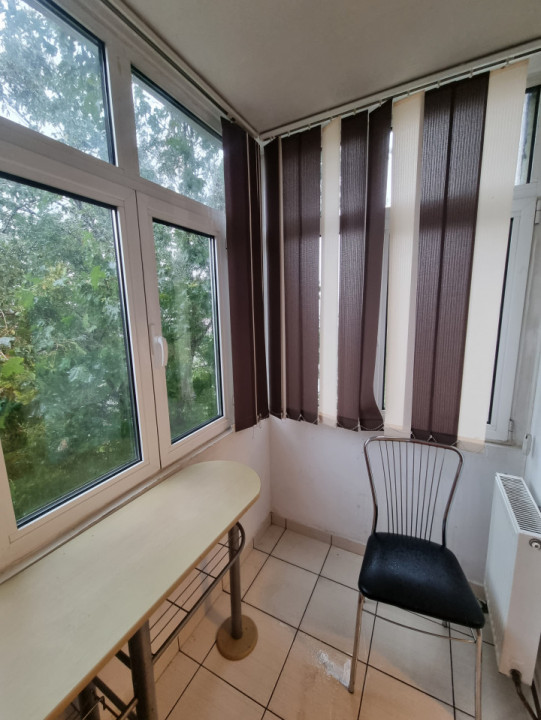 Vanzare apartament 3 camere- decomandat in zona Bariera Bucuresti