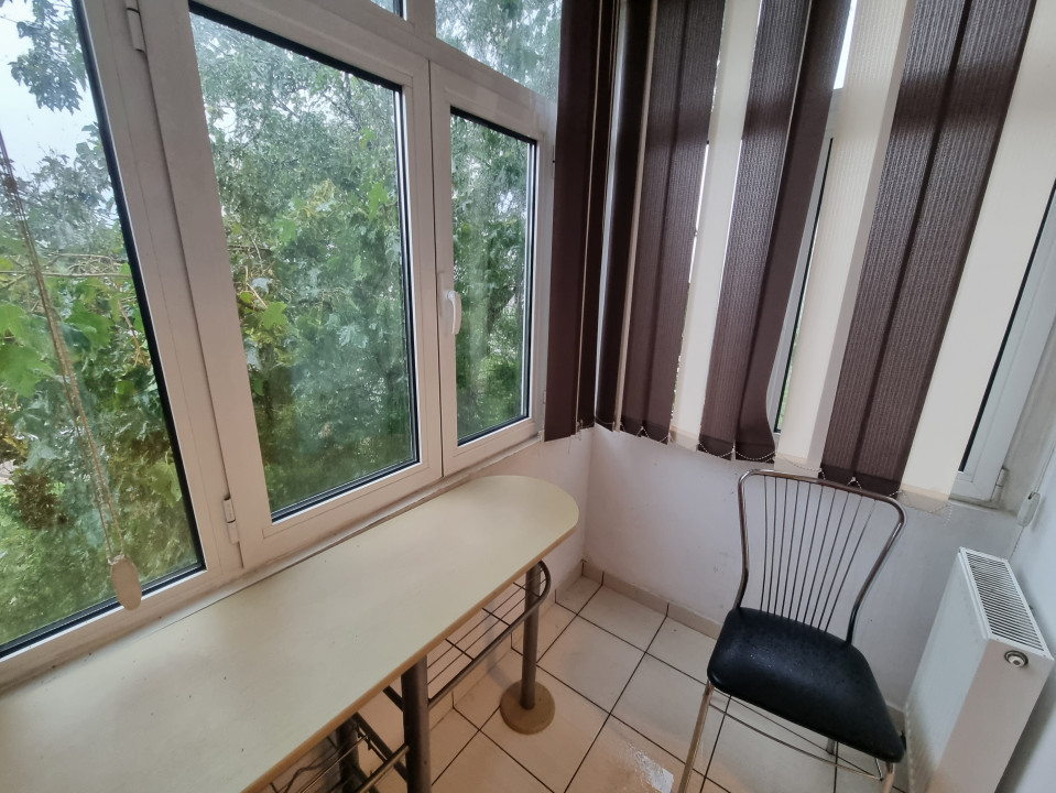 Vanzare apartament 3 camere- decomandat in zona Bariera Bucuresti