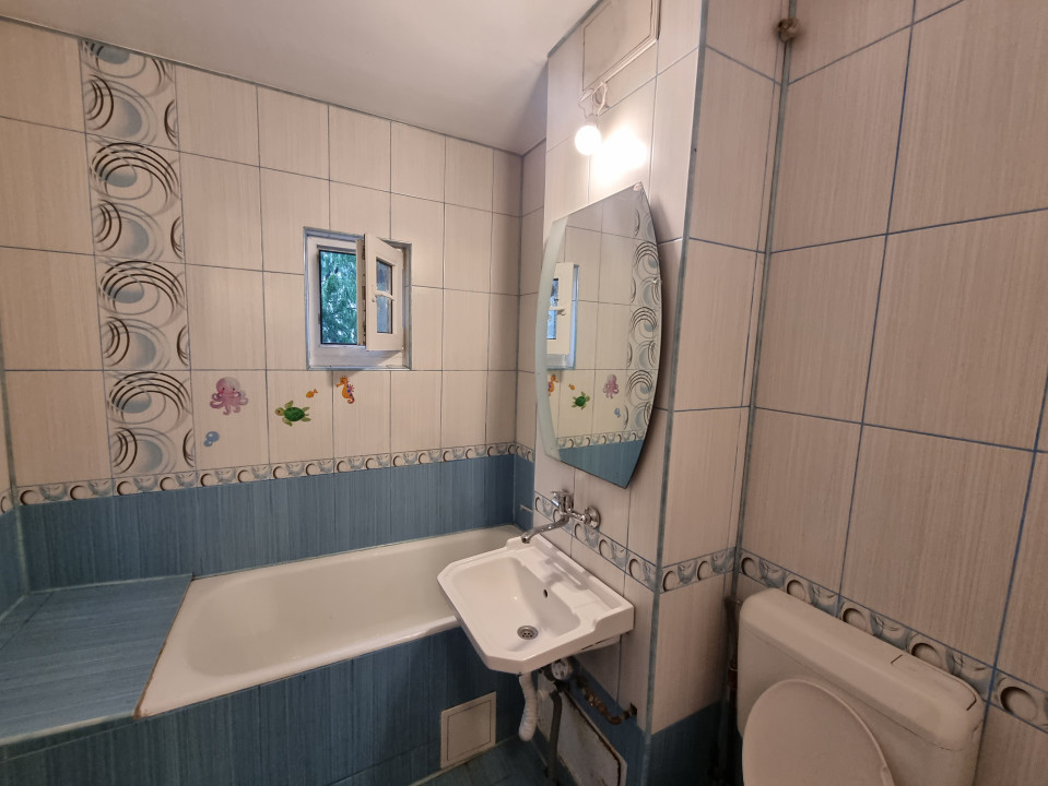 Vanzare apartament 3 camere- decomandat in zona Bariera Bucuresti