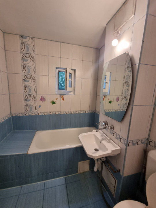 Vanzare apartament 3 camere- decomandat in zona Bariera Bucuresti