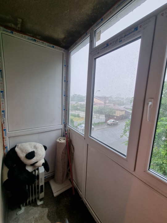 Vanzare apartament 3 camere- decomandat in zona Bariera Bucuresti