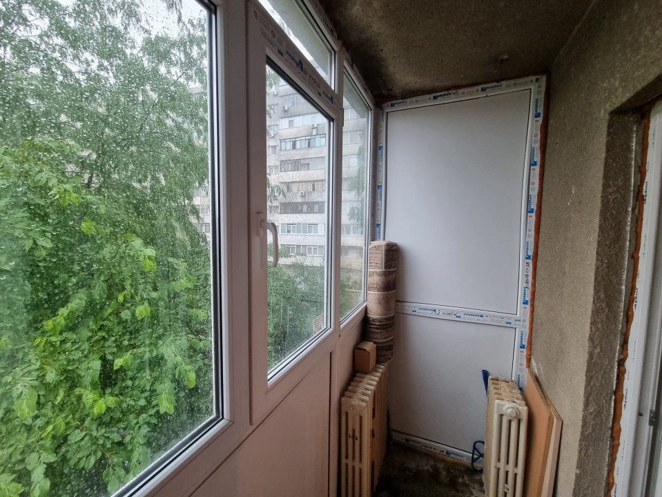 Vanzare apartament 3 camere- decomandat in zona Bariera Bucuresti