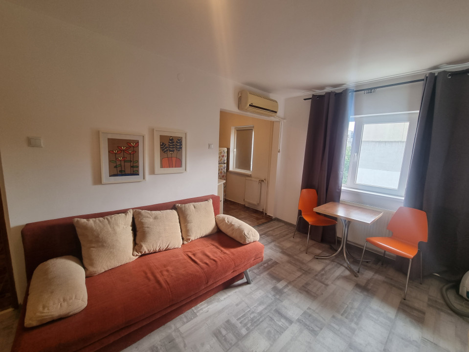 Vanzare garsoniera moderna in zona Enachita Vacarescu