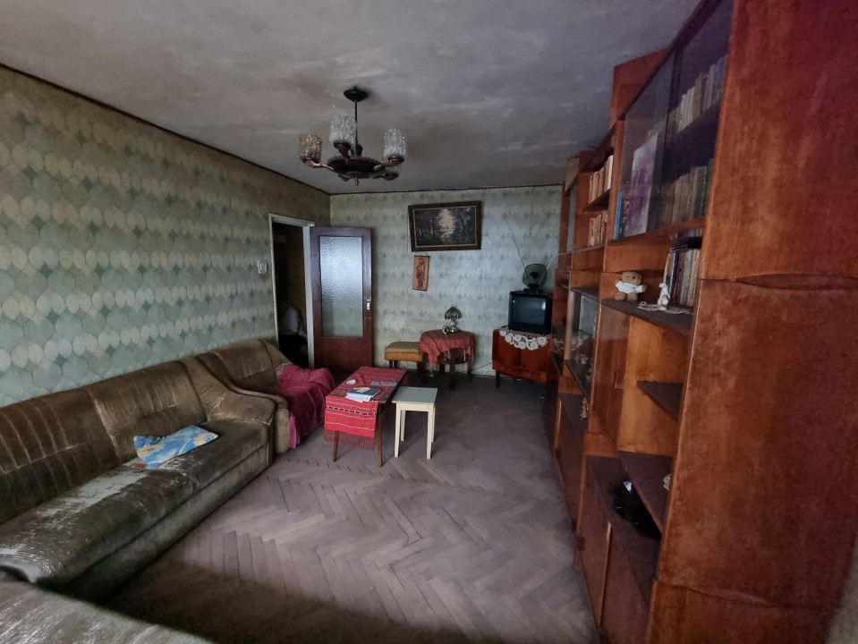 Vanzare apartament 4 camere in zona Pta M Viteazul-Caraiman