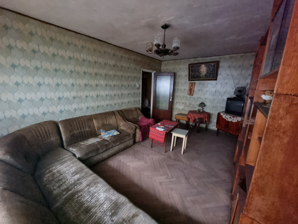 Vanzare apartament 4 camere in zona Pta M Viteazul-Caraiman