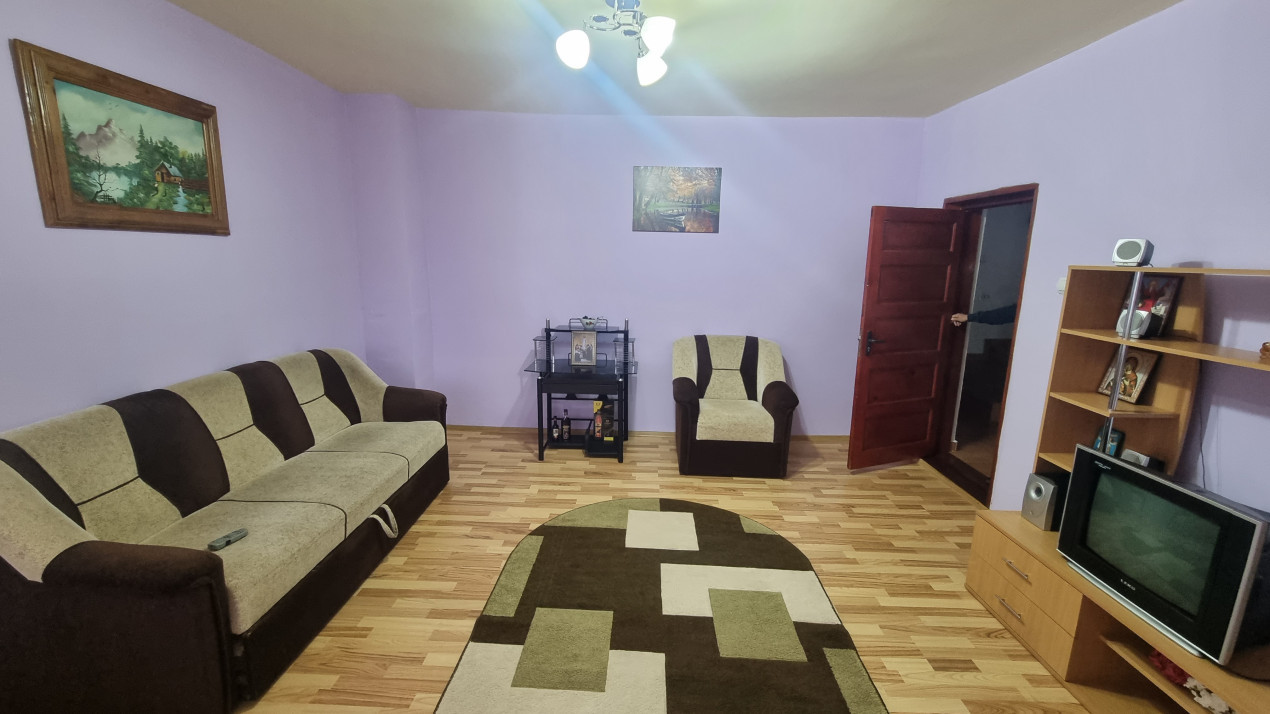 Vanzare casa-vila cu 6 camere si teren 1473 mp, in zona Soimari -Prahova
