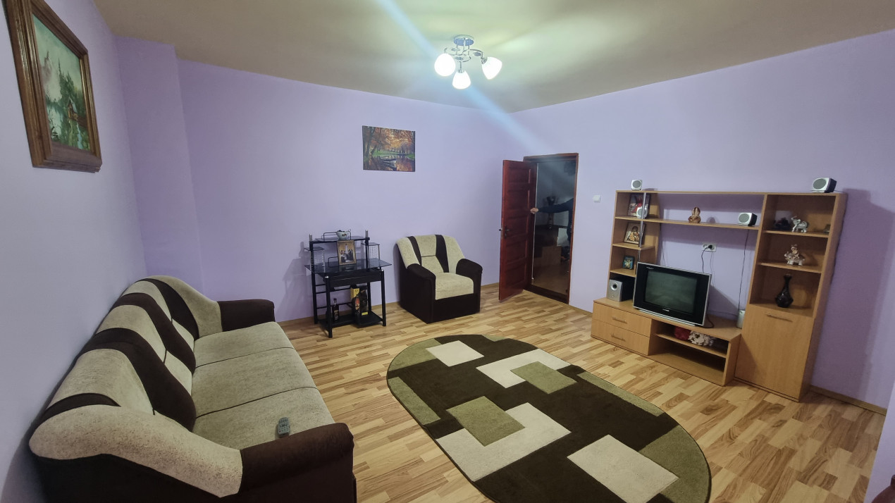 Vanzare casa-vila cu 6 camere si teren 1473 mp, in zona Soimari -Prahova