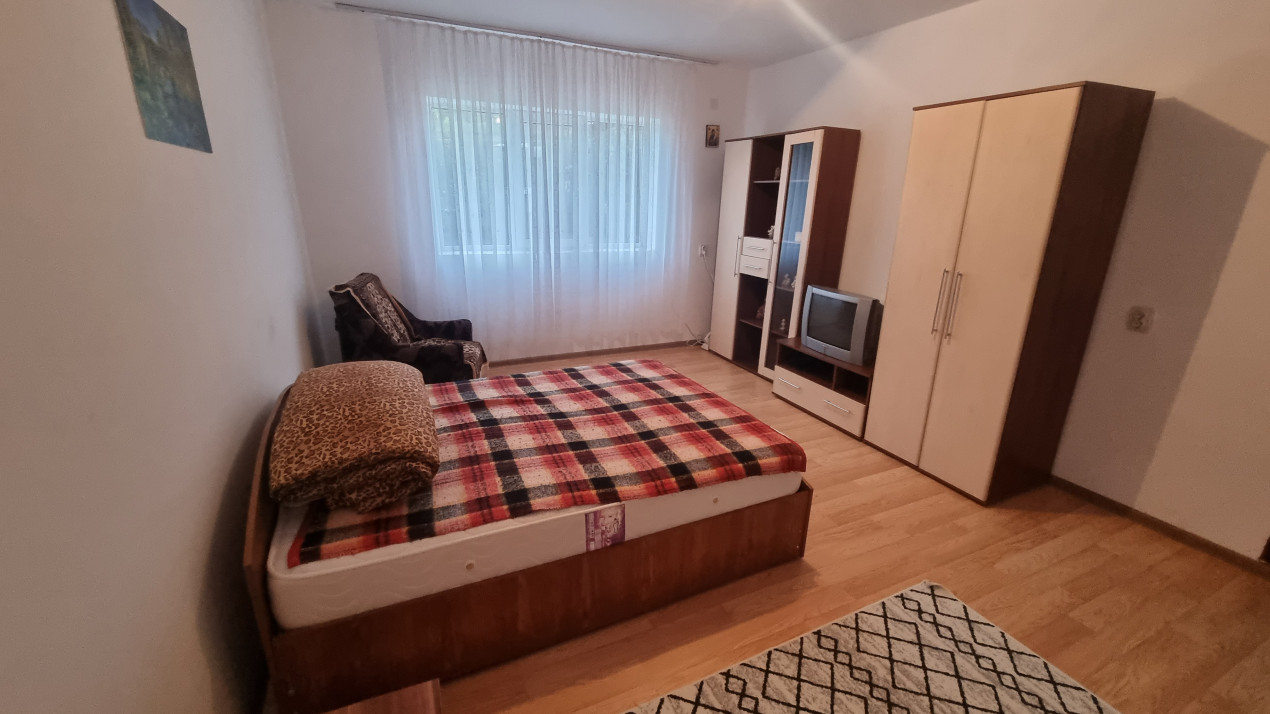 Vanzare casa-vila cu 6 camere si teren 1473 mp, in zona Soimari -Prahova