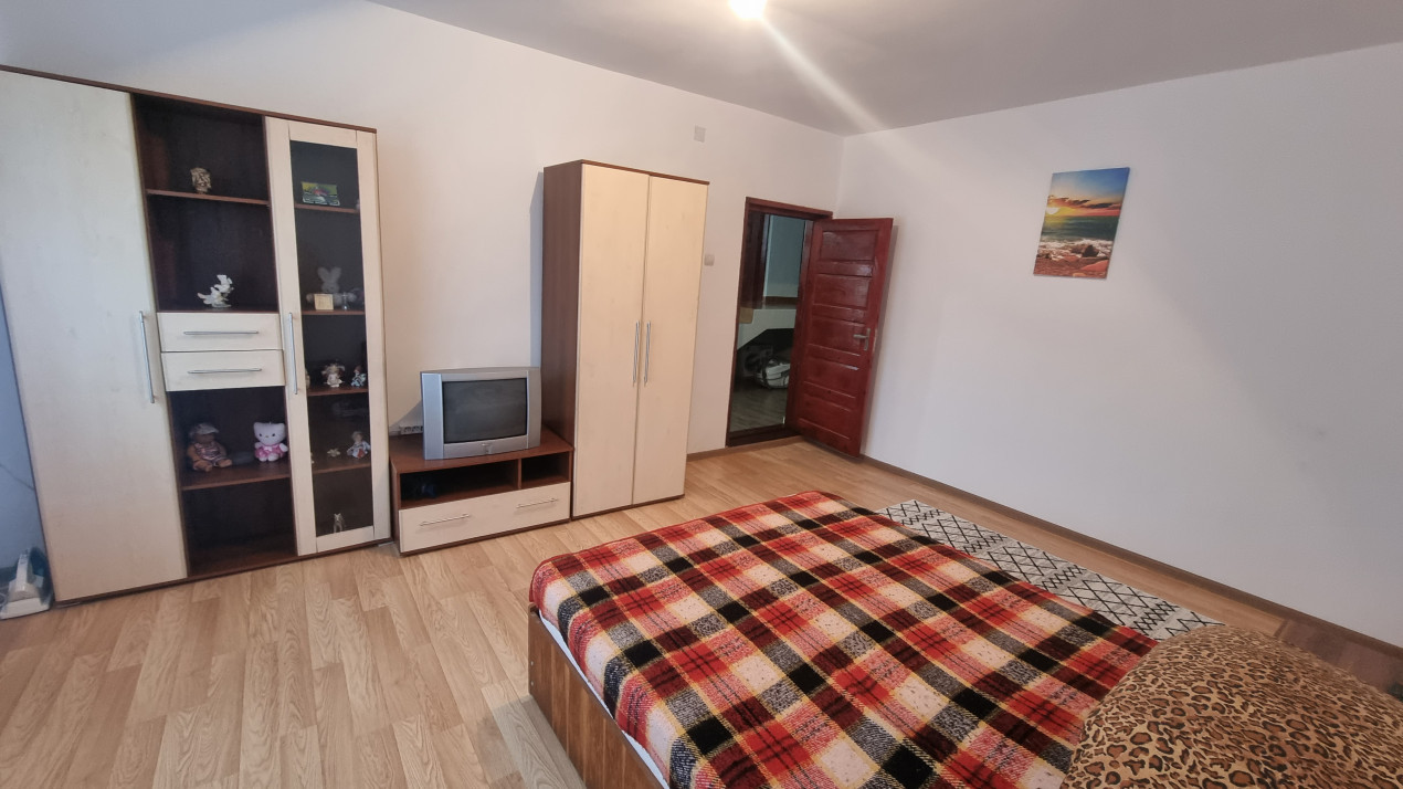 Vanzare casa-vila cu 6 camere si teren 1473 mp, in zona Soimari -Prahova