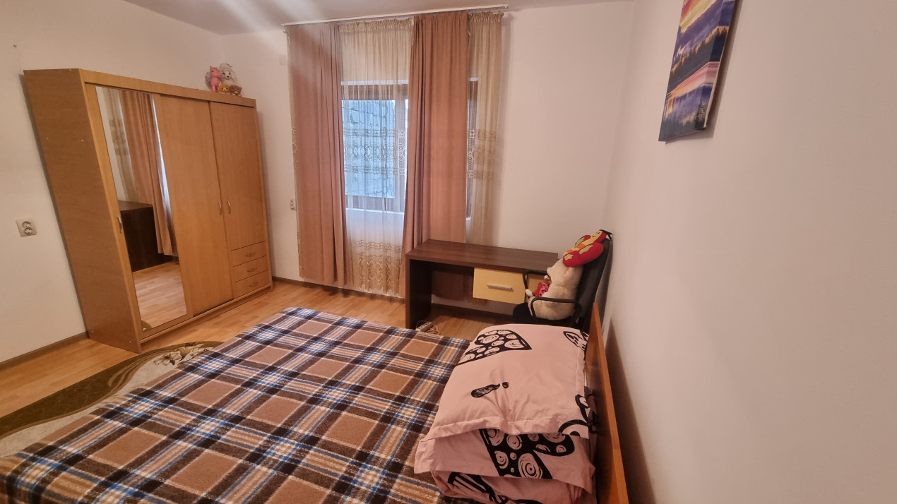 Vanzare casa-vila cu 6 camere si teren 1473 mp, in zona Soimari -Prahova
