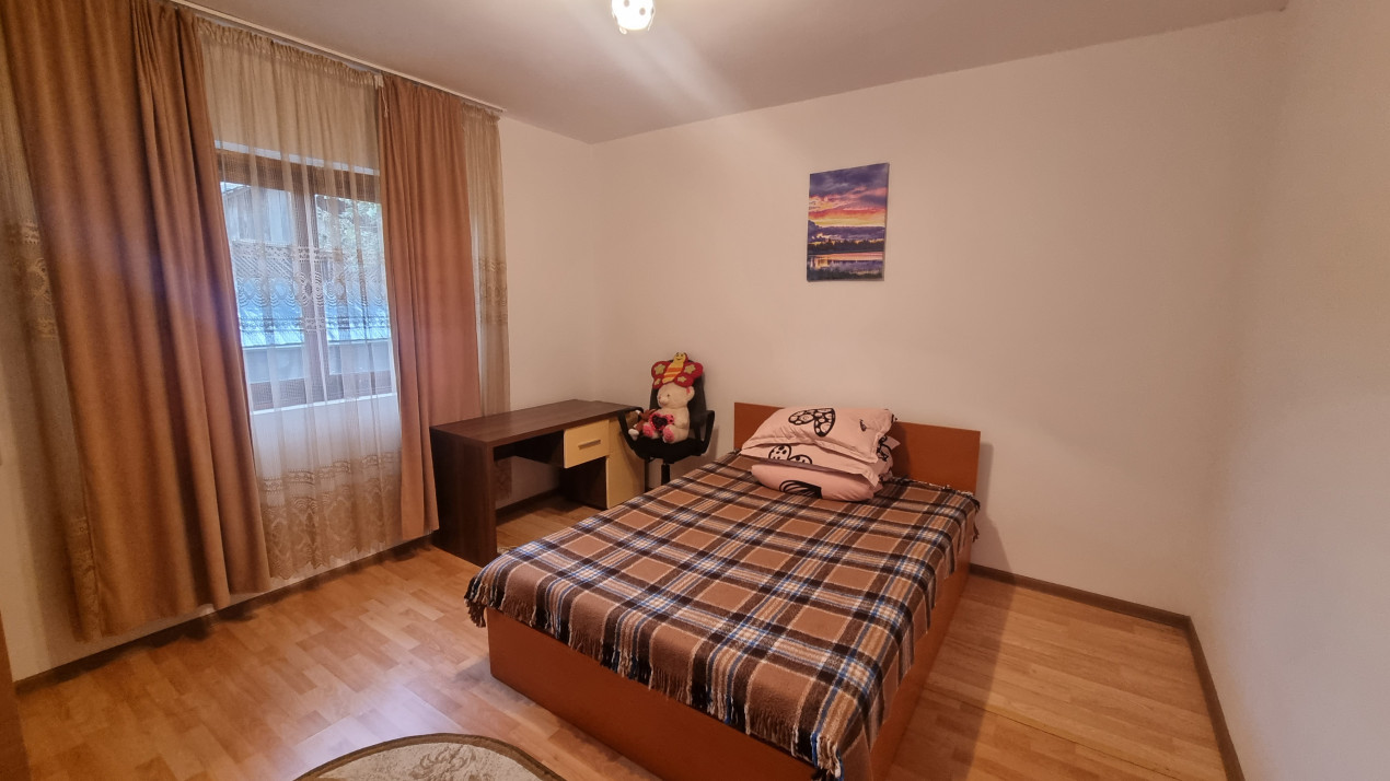 Vanzare casa-vila cu 6 camere si teren 1473 mp, in zona Soimari -Prahova