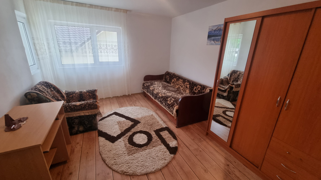 Vanzare casa-vila cu 6 camere si teren 1473 mp, in zona Soimari -Prahova