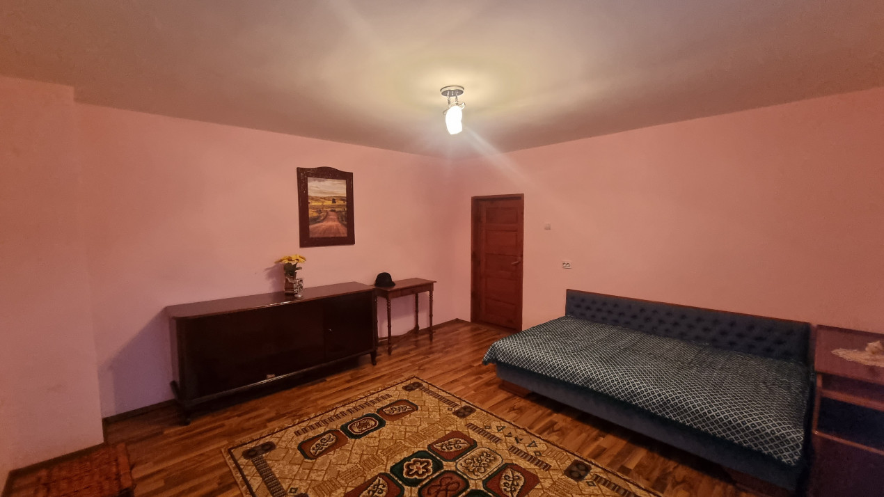 Vanzare casa-vila cu 6 camere si teren 1473 mp, in zona Soimari -Prahova