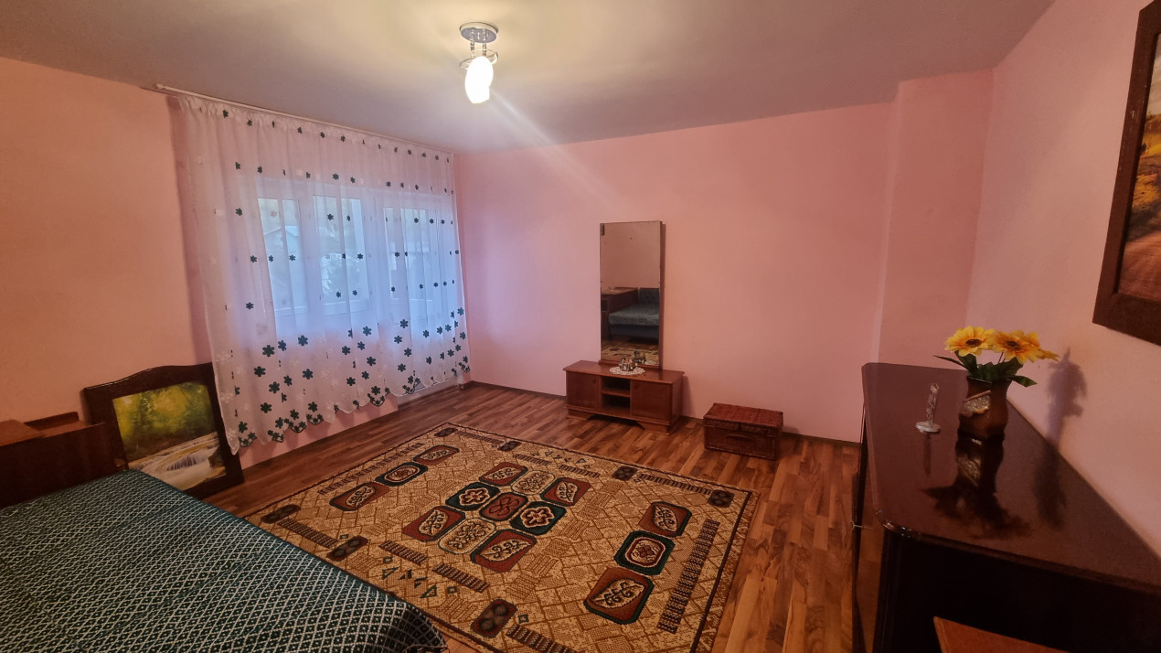 Vanzare casa-vila cu 6 camere si teren 1473 mp, in zona Soimari -Prahova